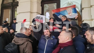 Policija izbacila odbornike